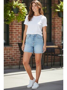 PrettyLittleThing Plus Size‎ Light Wash Denim Shorts UK 20 US 16 New With Tags